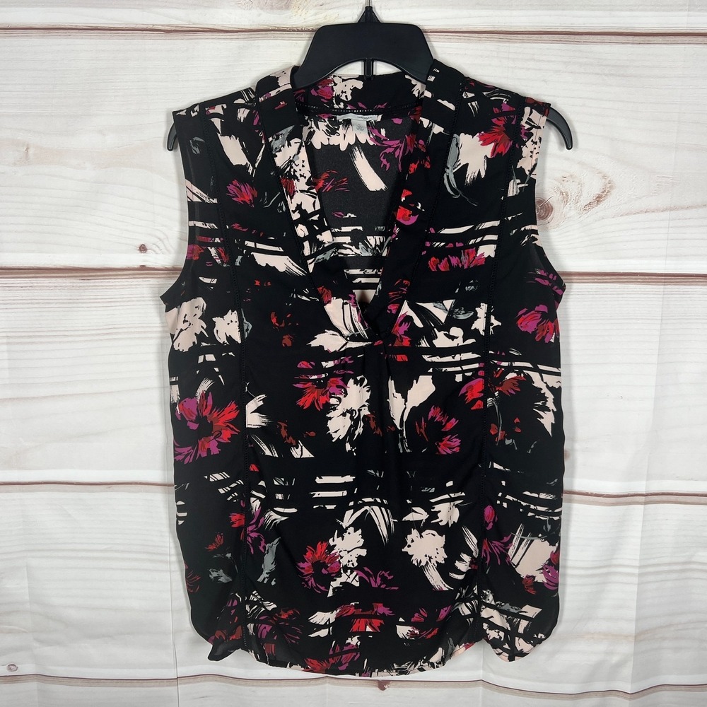 Halogen Top Womens‎ Medium Black Floral Blouse Sleeveless V-Neck Pullover Woven